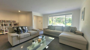 Home and Away - Golf course views Vincentia